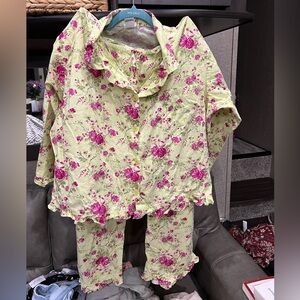 Women’s floral capri bottom pajamas